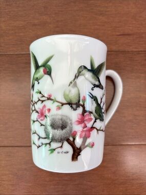 🍀3 for $25🍀 Otagiri Japan ceramic mug featuring a hummingbird family.